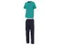 Un t-shirt turquoise et un pantalon de survêtement bleu marine.