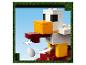 Un poulet LEGO blanc et jaune avec un œuf qui tombe et des flèches directionnelles.