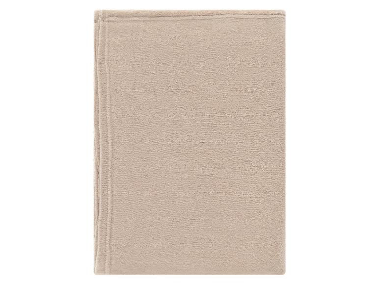 Couverture douce beige sur fond blanc