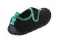 Chaussons de bain noirs et turquoise.