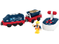 Train jouet bleu et rouge avec wagon de marchandises, télécommande et figurine d'ouvrier.