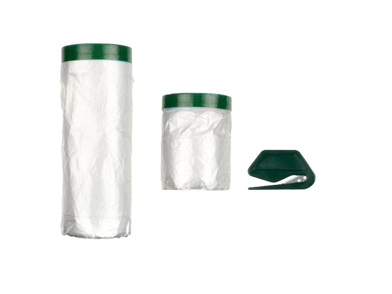 Deux rouleaux de film de masquage avec ruban adhésif et un cutter.