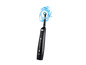 Une brosse à dents électrique noire Nevadent avec des gouttes d'eau.