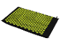 Tapis d'acupression avec des pointes en plastique vert lime sur une base noire.