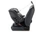 Siège auto bébé gris et noir avec ceintures de sécurité
