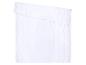 Couette blanche matelassée, pliée en haut, sur fond blanc