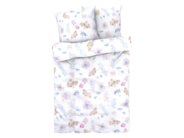 Une parure de lit blanche à motif floral.