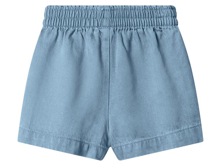 Shorts femme bleu clair avec taille élastique.