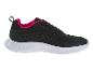 Une chaussure de course noire avec des détails roses.