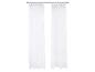 Deux rideaux blancs transparents à pattes, suspendus à une tringle.
