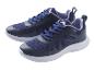 Deux paires de baskets bleues avec des semelles blanches.