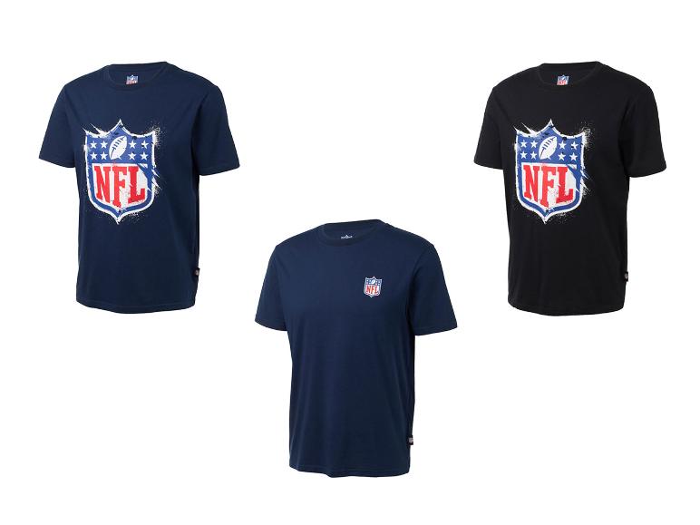 Trois t-shirts NFL, deux avec grand logo et un avec petit logo.