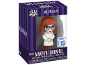 Figurine vinyle Wednesday Marilyn Thornhill, manteau blanc et lunettes bleues.