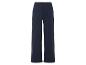 Pantalon bleu foncé à jambes droites.