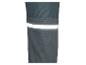 Gros plan d'un pantalon de travail gris foncé avec une bande réfléchissante.