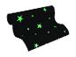 Rouleau de papier peint noir avec des étoiles vertes lumineuses.