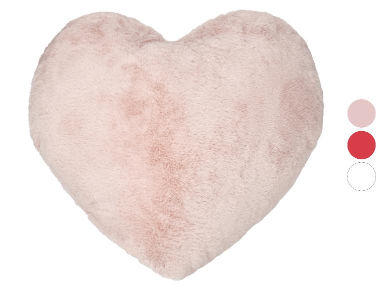 Coussin cœur rose en fausse fourrure