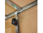 Niveau laser vert sur ossature métallique pour cloison sèche.