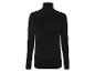 Un pull noir à col roulé.