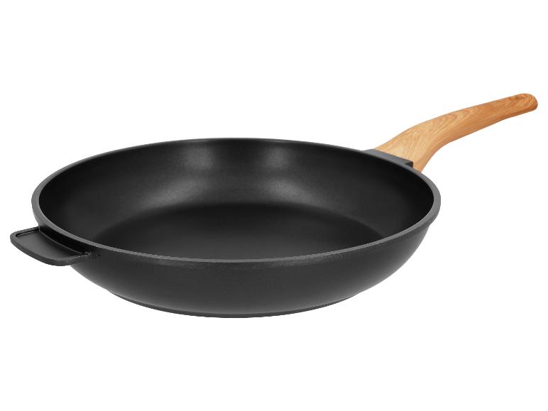 Poêle noire avec manche en bois et poignée auxiliaire