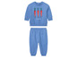Un sweat-shirt et un pantalon de jogging bleus avec un imprimé de carottes joyeuses.