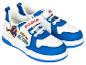 Paire de baskets blanches et bleues pour enfants avec un graphique de super-héros et le texte « SWING INTO ACTION ».