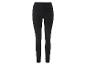 Leggings noires côtelées.