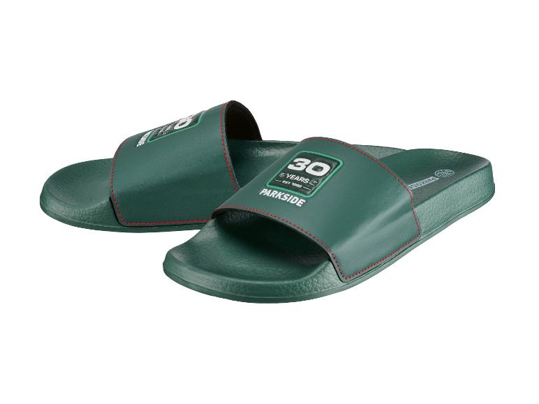 Paire de claquettes vert foncé avec texte '30 YEARS EST. 1996' et 'PARKSIDE'