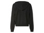 Sweat-shirt à capuche en tricot noir à manches longues.