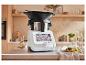 Monsieur Cuisine Smart – robot culinaire multifonction sur un plan de travail clair dans une cuisine moderne.