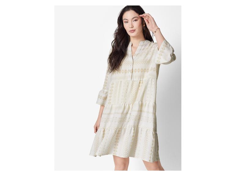 Robe courte à motifs géométriques, style bohème.