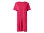 Robe longue fuchsia à manches courtes.