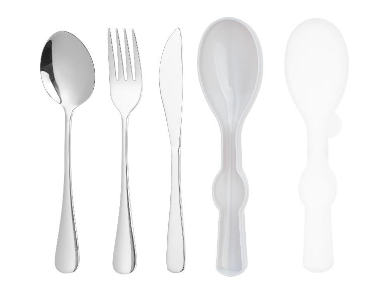 Ensemble de couverts en métal et en plastique comprenant cuillères, fourchette et couteau.