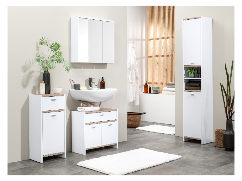 Ensemble de salle de bain moderne blanc avec meuble-lavabo, miroir et armoire haute.