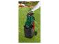 Broyeur de jardin avec sac, utilisé pour broyer des branches dans un jardin