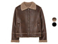 Une veste en cuir marron avec un col en fourrure