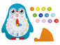 Une horloge jouet en bois en forme de pingouin avec des chiffres et des chiffres romains