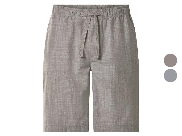 Short en lin gris avec cordon de serrage réglable à la taille.