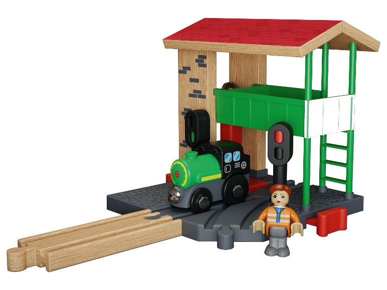 Train en bois avec locomotive, wagon et gare.