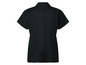 Une chemise en lin noire à manches courtes pour femme.