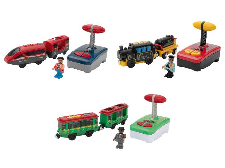 Trois ensembles de trains jouets avec télécommandes et figurines.