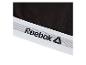 Un vêtement noir avec un logo Reebok blanc.