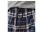 Un détail de pantalon à carreaux bleus avec un cordon de serrage.