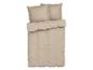 Ensemble de literie beige clair avec deux oreillers et une taie d'oreiller.