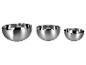 Ensemble de trois bols mélangeurs en acier inoxydable de tailles variées.