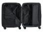 Une valise noire à roulettes ouverte, prête pour le voyage.