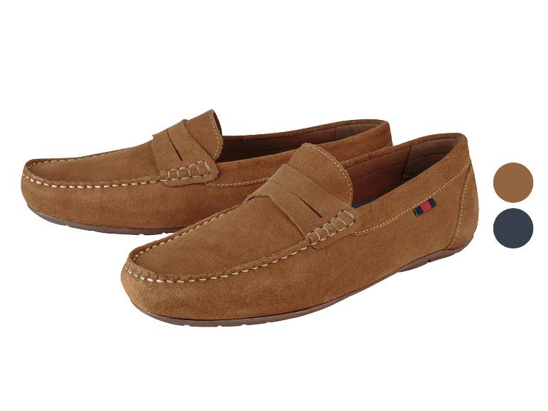 Deux paires de mocassins en daim marron