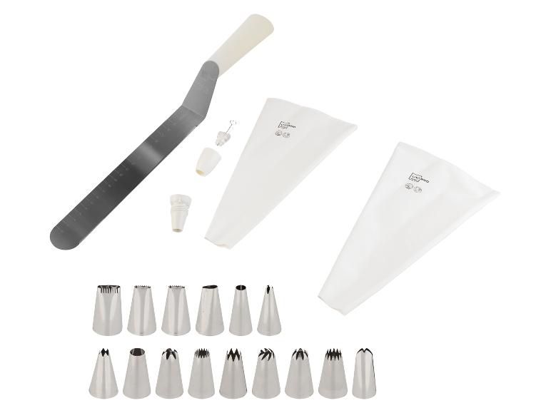Set de pâtisserie avec des douilles Livarno, des poches à douille et une spatule à glaçage.