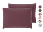 Deux coussins bordeaux avec options de couleur et motifs floraux.