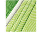 Tissu vert avec des rayures blanches et grises.
